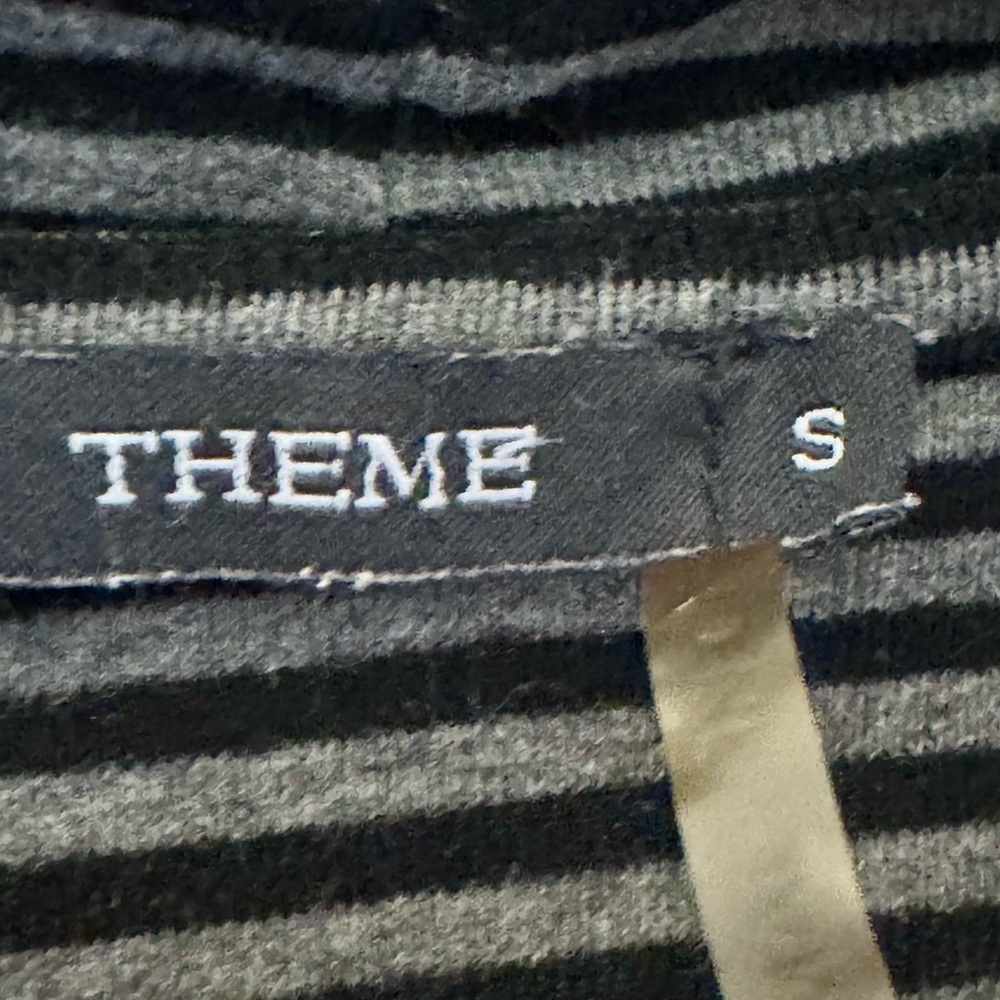 Theme top - Picture 2 of 3